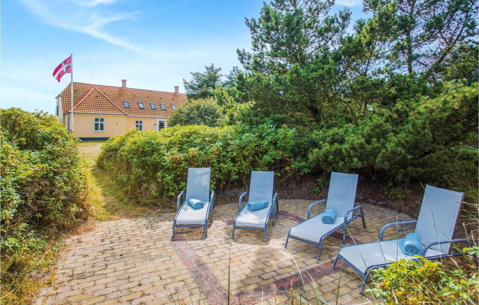 8 Bedroom Beautiful Home In Blåvand Exterior photo